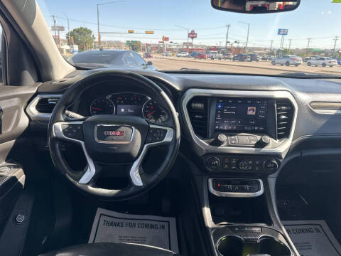 2023 GMC Acadia SLT