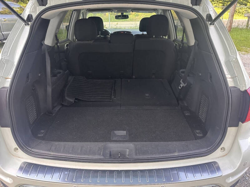 2017 Nissan Pathfinder SV