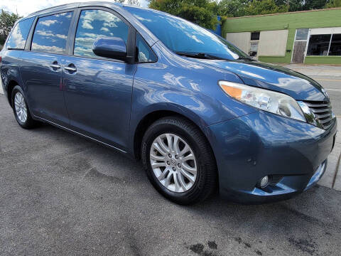 2015 Toyota Sienna XLE Premium 8-Passenger