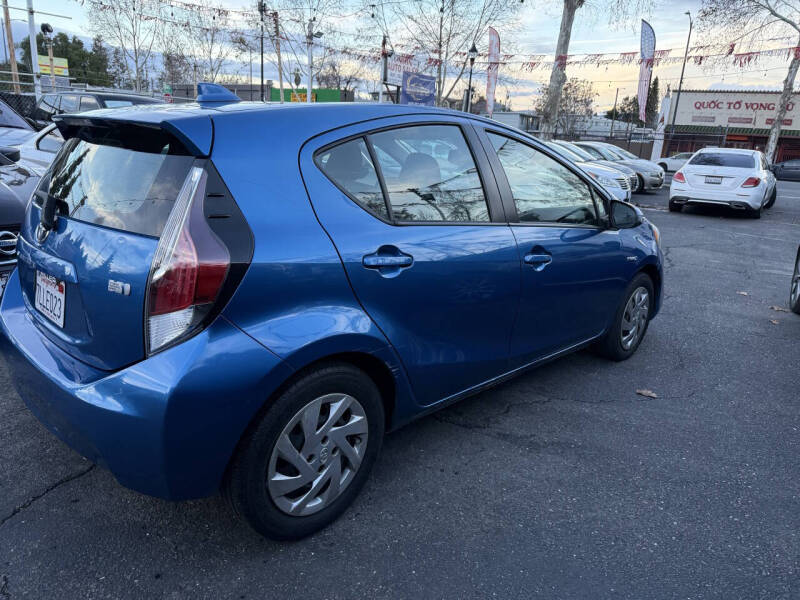 2015 Toyota Prius c Two