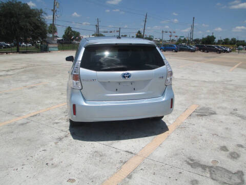 2014 Toyota Prius v Five