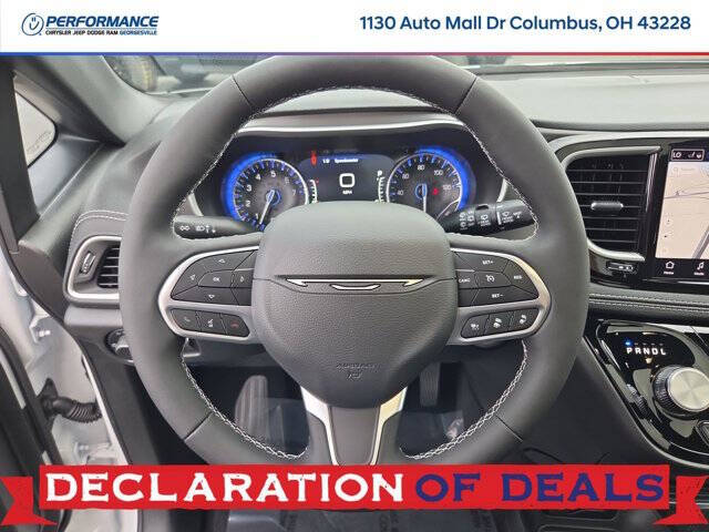 2027 Chrysler Pacifica Select