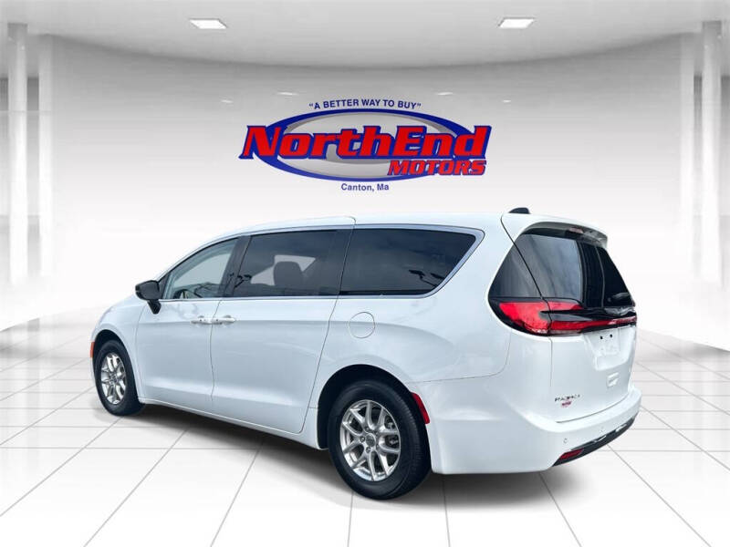 2024 Chrysler Pacifica Touring L