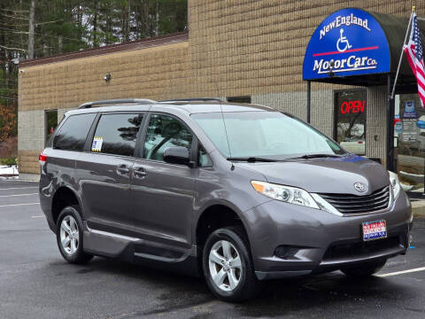 2013 Toyota Sienna LE Mobility 7-Passenger