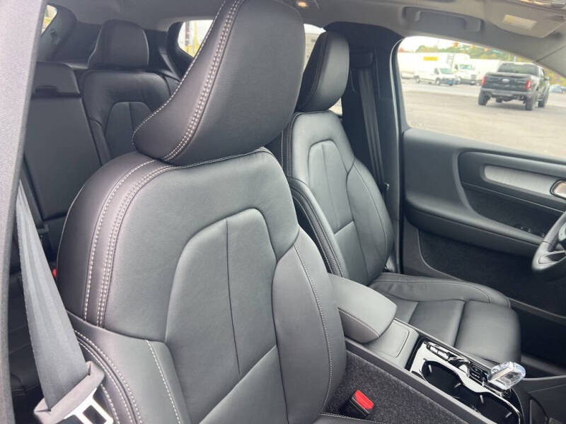 2026 Volvo XC40 B5 Plus