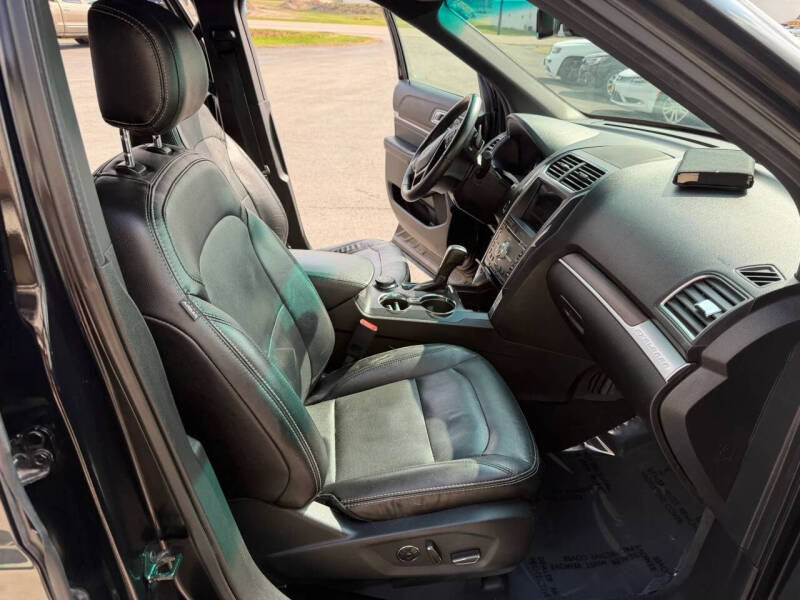 2017 Ford Explorer Limited - Photo 13