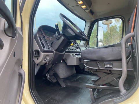 2018 Freightliner M2 106
