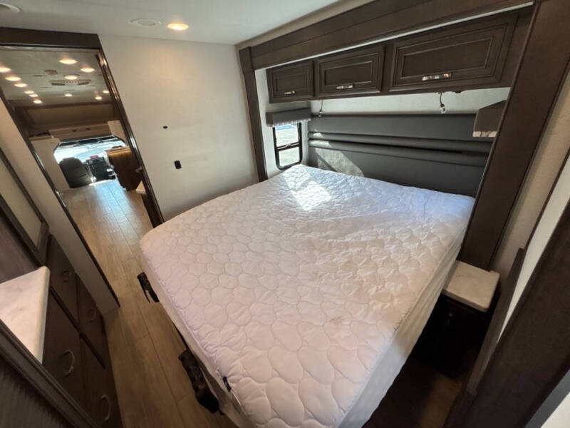 2025 Freightliner S2RV Chassis