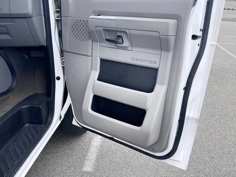 2010 Ford E-Series E-350 SD XLT
