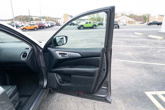 2017 Nissan Pathfinder SL