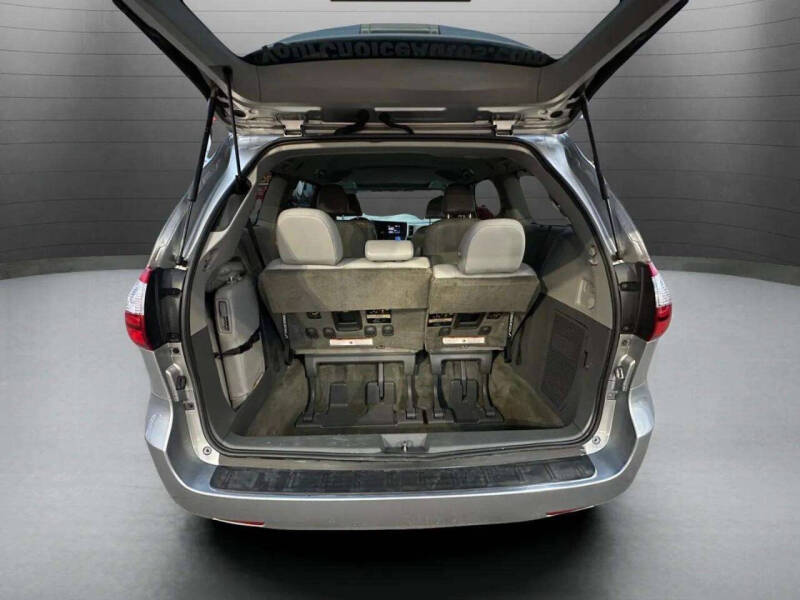 2018 Toyota Sienna XLE 8-Passenger