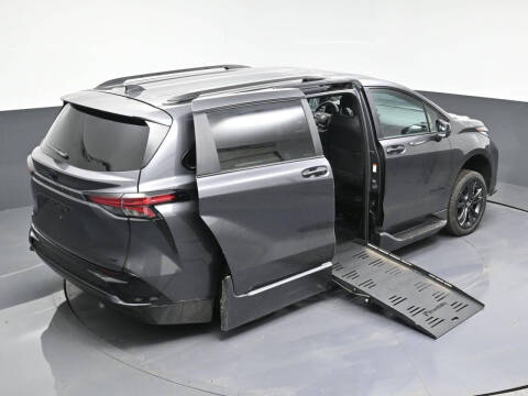 2025 Toyota Sienna XSE 7-Passenger
