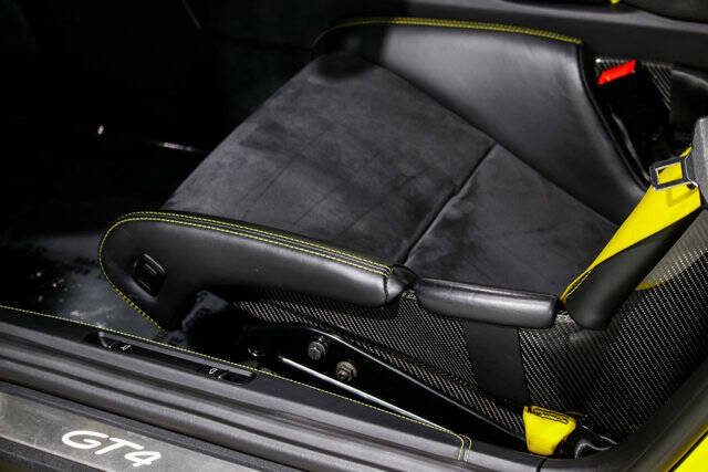 2016 Porsche Cayman GT4