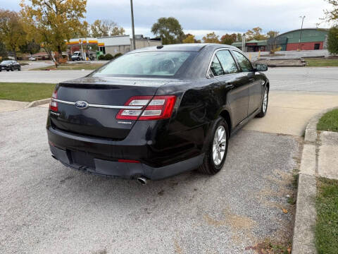 2013 Ford Taurus SE