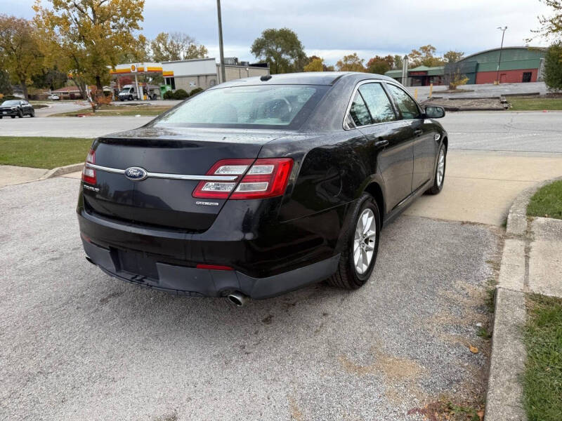 2013 Ford Taurus SE