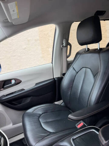 2017 Chrysler Pacifica Touring-L Plus