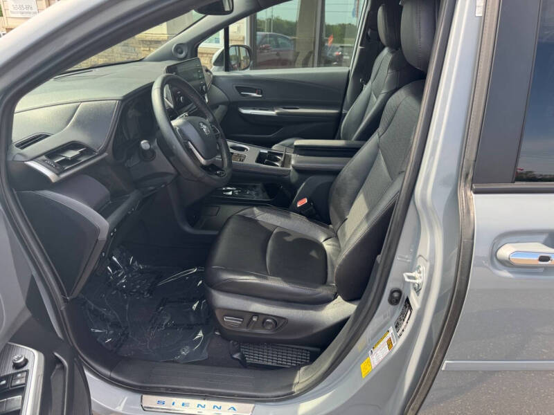 2023 Toyota Sienna Woodland Edition