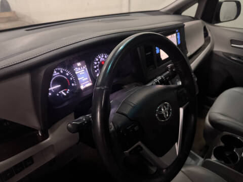 2016 Toyota Sienna XLE Premium 8-Passenger