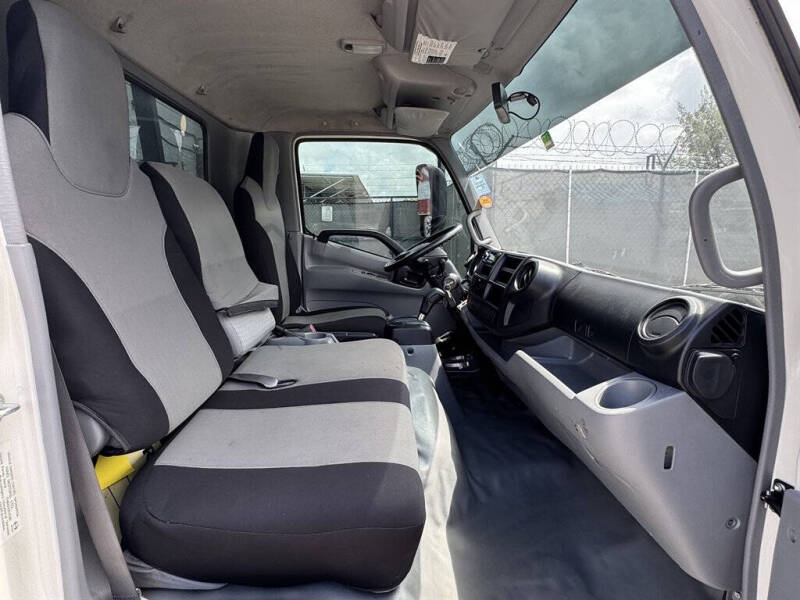 2015 Hino 195