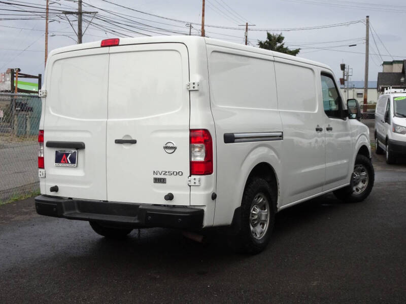 2016 Nissan NV 2500 HD SV