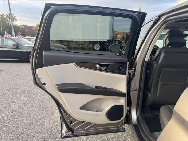 2019 Lincoln Nautilus Reserve