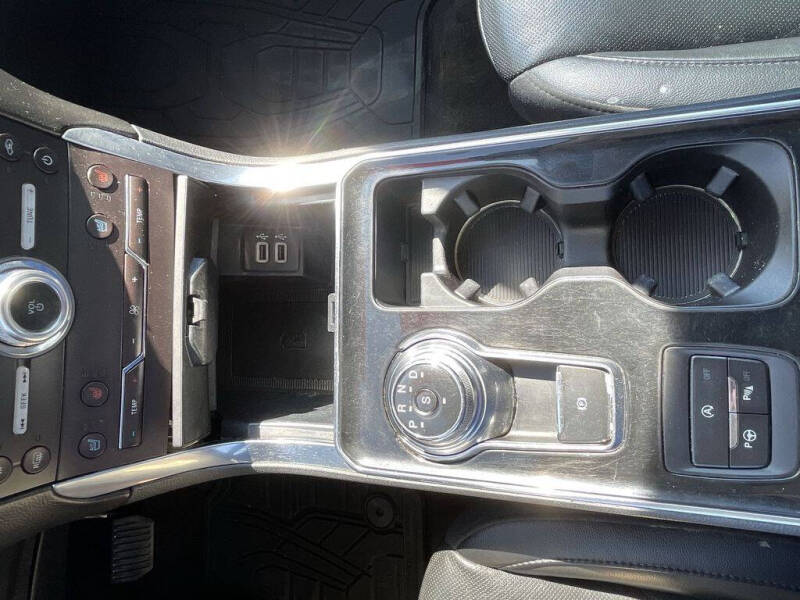 2020 Ford Edge Titanium