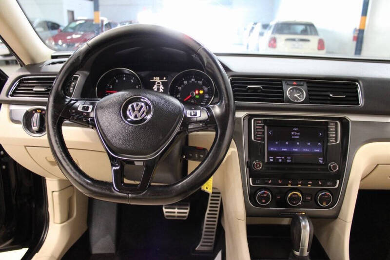 2017 Volkswagen Passat 1.8T R-Line