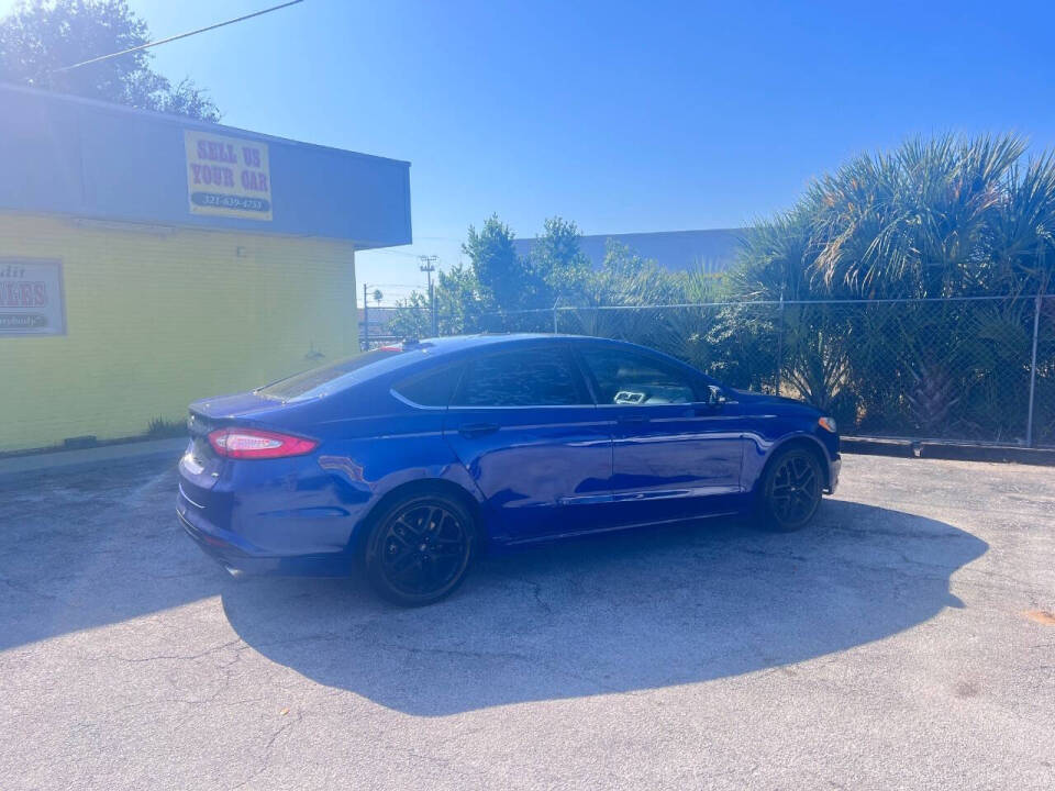 2016 Ford Fusion SE's photo