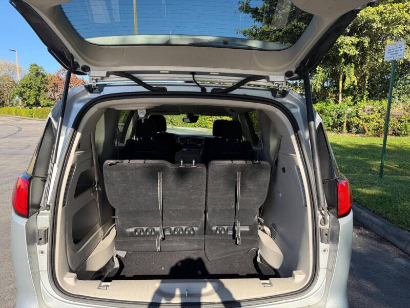 2023 Chrysler Voyager LX