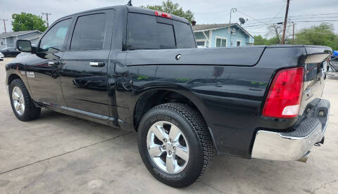 2016 RAM 1500 SLT