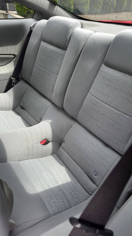 2007 Ford Mustang V6 Deluxe