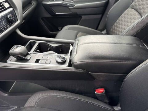 2024 Nissan Pathfinder SV