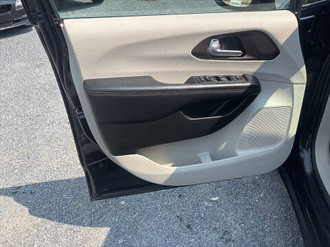 2017 Chrysler Pacifica Touring-L