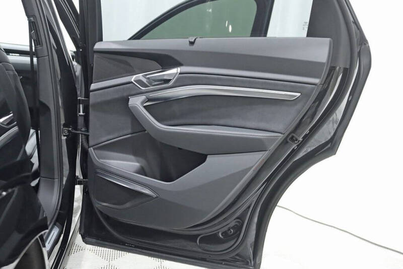 2022 Audi e-tron S quattro Prestige