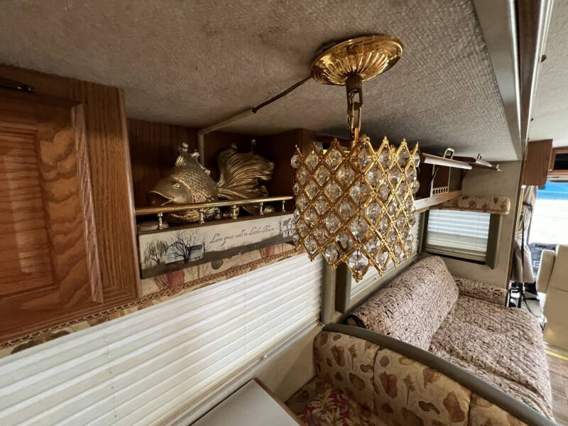 2000 Winnebago Adventurer