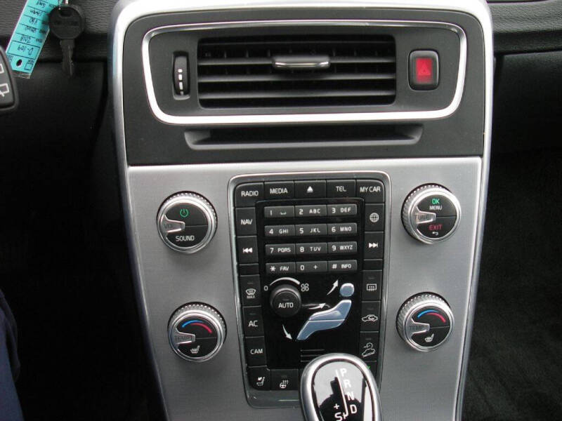 2018 Volvo V60 Cross Country T5 Premier