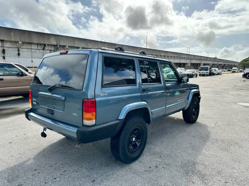 1999 Jeep Cherokee SPORT photo 9