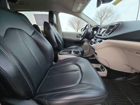 2020 Chrysler Voyager LXi