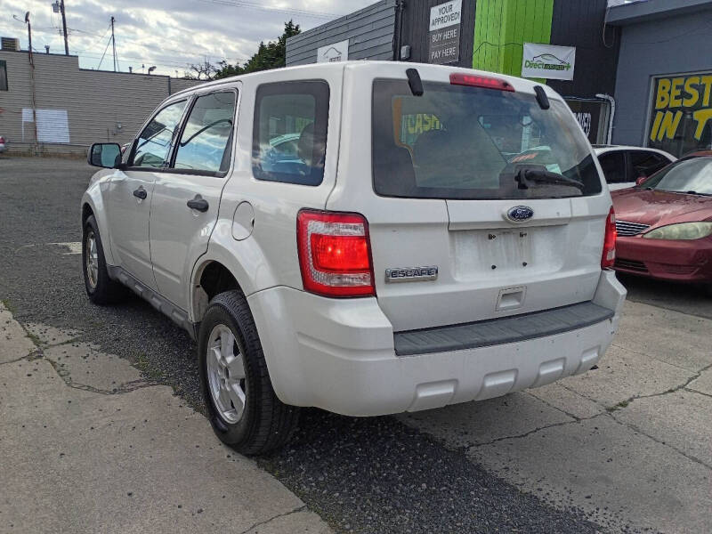 2010 Ford Escape XLS