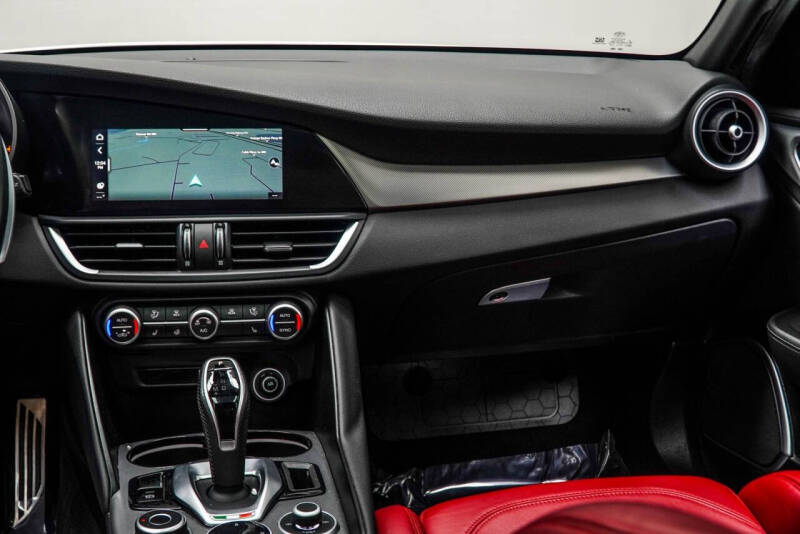 2022 Alfa Romeo Giulia Veloce