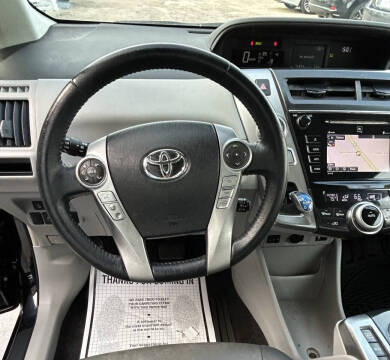 2016 Toyota Prius v Five