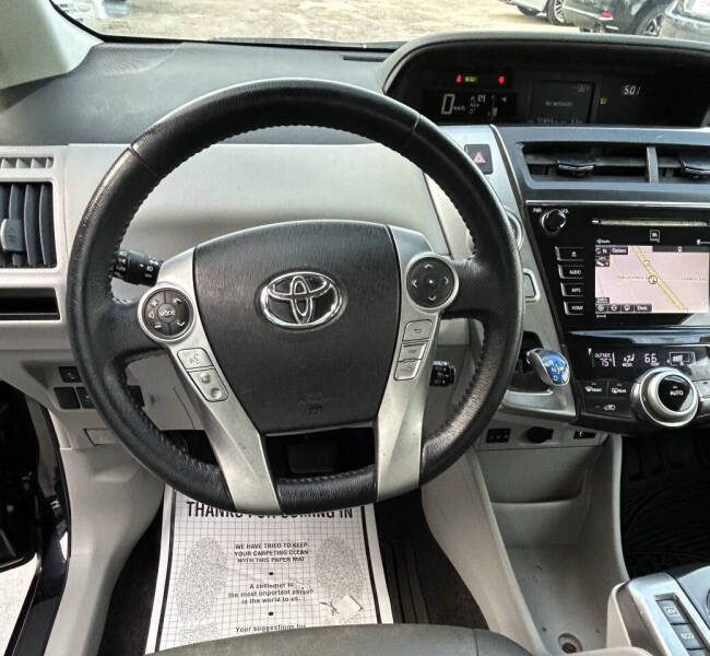2016 Toyota Prius v Five