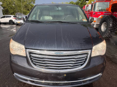 2014 Chrysler Town and Country Touring-L