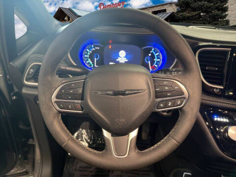 2025 Chrysler Pacifica Plug-In Hybrid Select