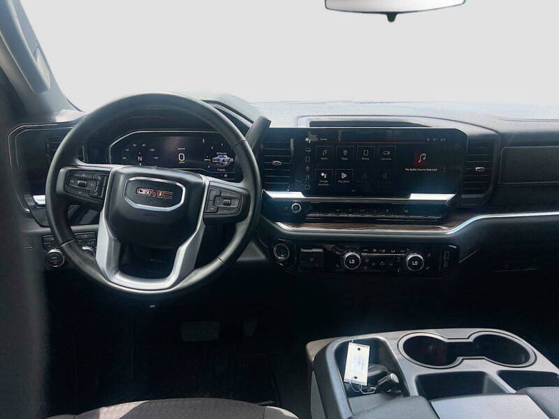 2025 GMC Sierra 1500 Elevation Standard