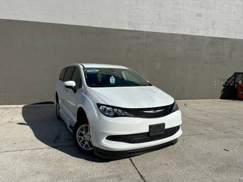 2022 Chrysler Voyager LX