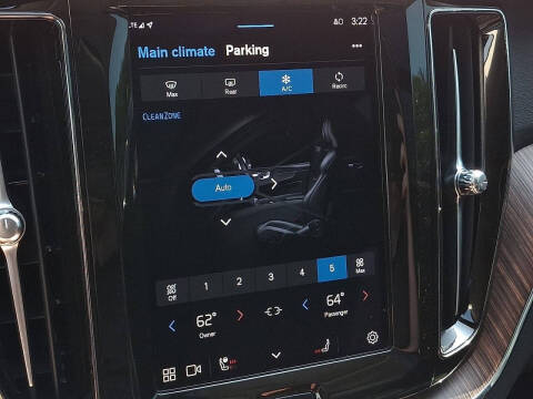 2023 Volvo XC60 B5 Plus Dark Theme