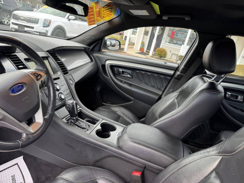 2018 Ford Taurus SEL