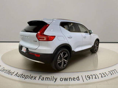 2025 Volvo XC40 B5 Core Bright Theme