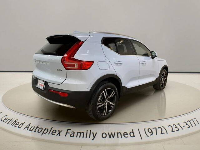 2025 Volvo XC40 B5 Core Bright Theme